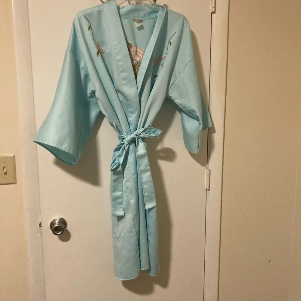 Vintage Baby Blue Satin Embroidered Bird Floral Kimono - Picture 3 of 6